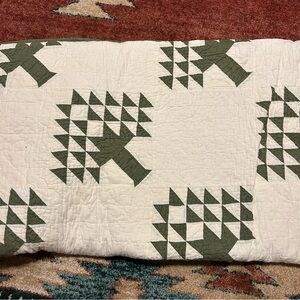 Vintage Tree Pattern Quilted Blanket